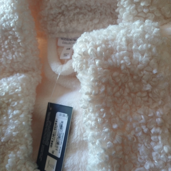 Hudson Park CollectionFaux Sherpa Robe. 100% Exclusively Bloomingdales in Natur - Picture 4 of 7